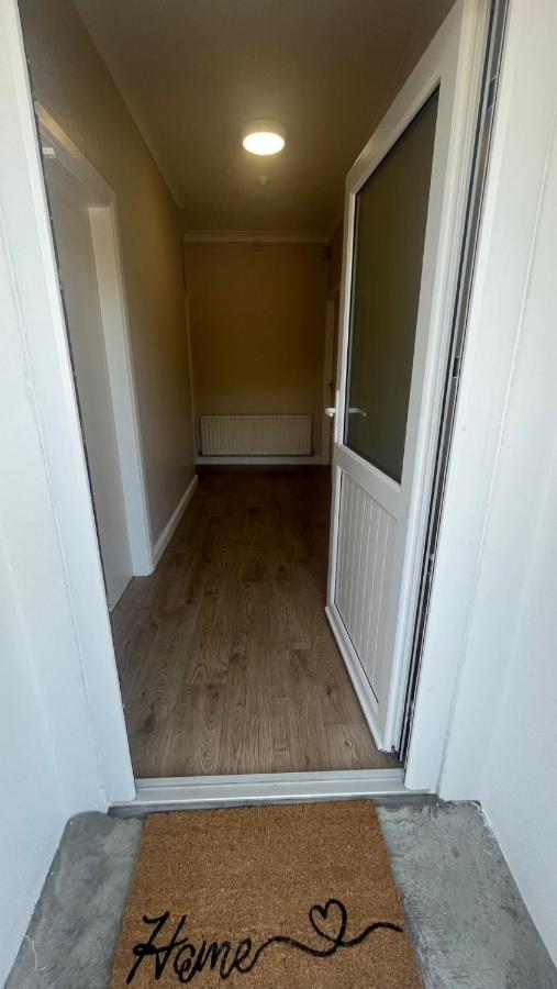 Yeats Lodge Self Catering Apartment And Bar ゴールウェイ エクステリア 写真