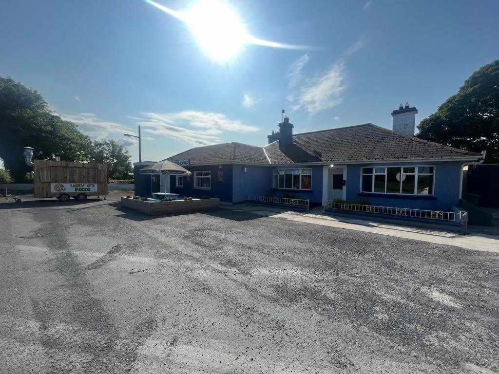 Yeats Lodge Self Catering Apartment And Bar ゴールウェイ エクステリア 写真