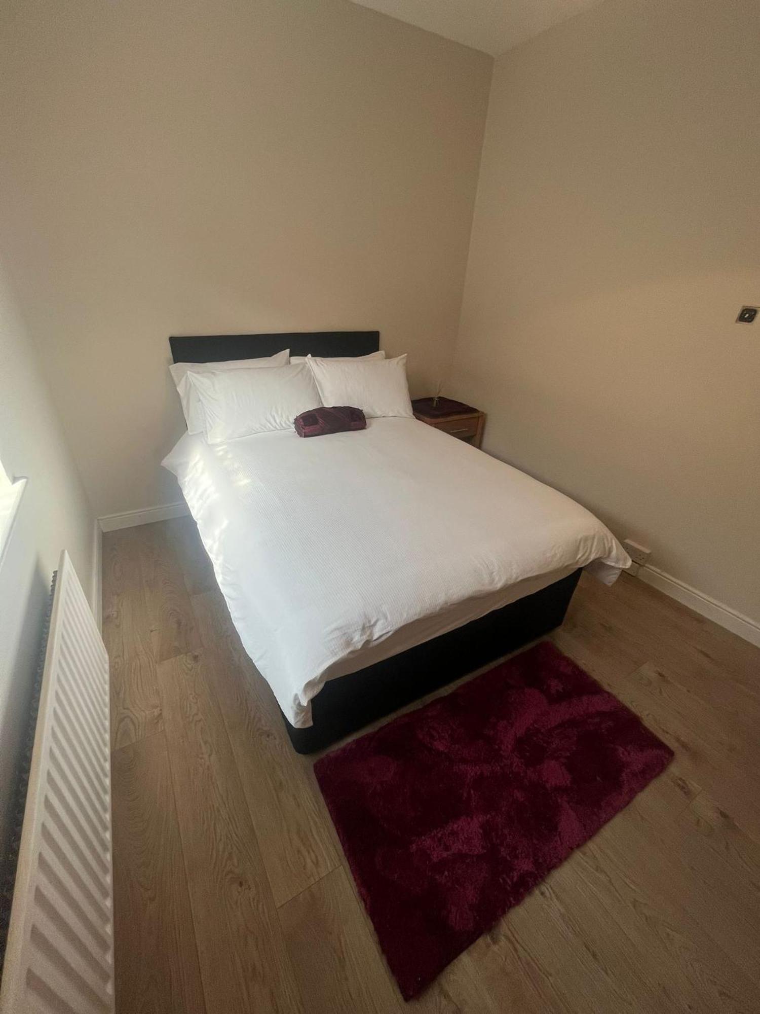 Yeats Lodge Self Catering Apartment And Bar ゴールウェイ エクステリア 写真
