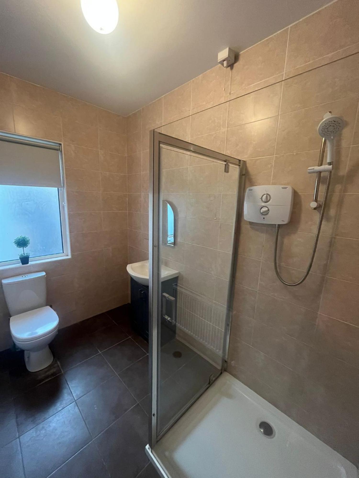Yeats Lodge Self Catering Apartment And Bar ゴールウェイ エクステリア 写真